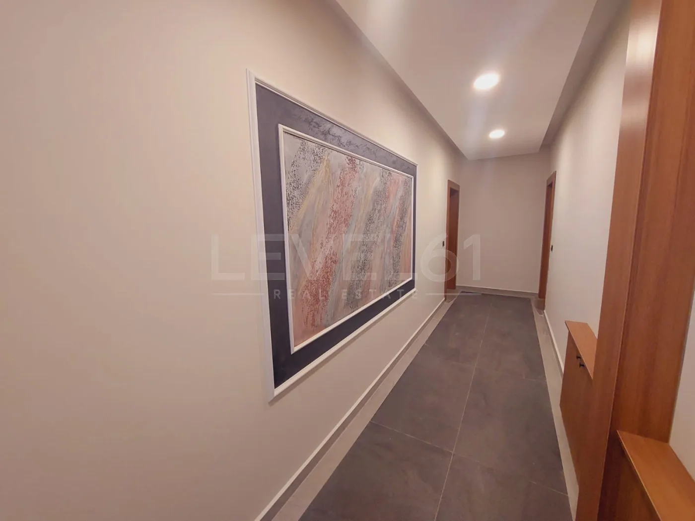 Kuşadası Değirmendere Mahallesi'nde Satılık 2+1 Bahçe Katı Daire
