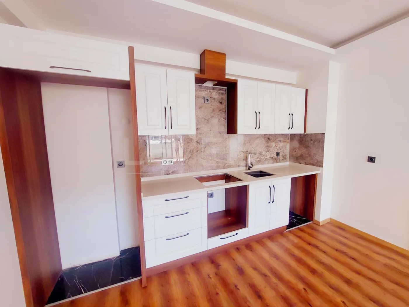 DEĞİRMENDERE OKULLAR BÖLGESİNDE SİTE İÇİNDE DOĞALGAZLI 2+1 DAİRE