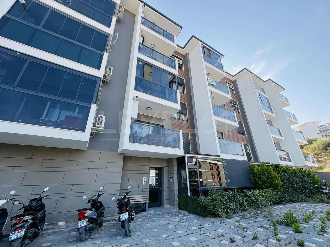 kuşadası değirmendere okullar bölgesinde geniş 1+1