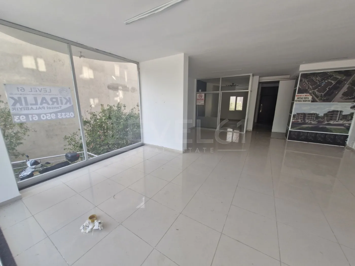 Kuşadası Merkez'de Kiralık Geniş Dubleks Dükkan