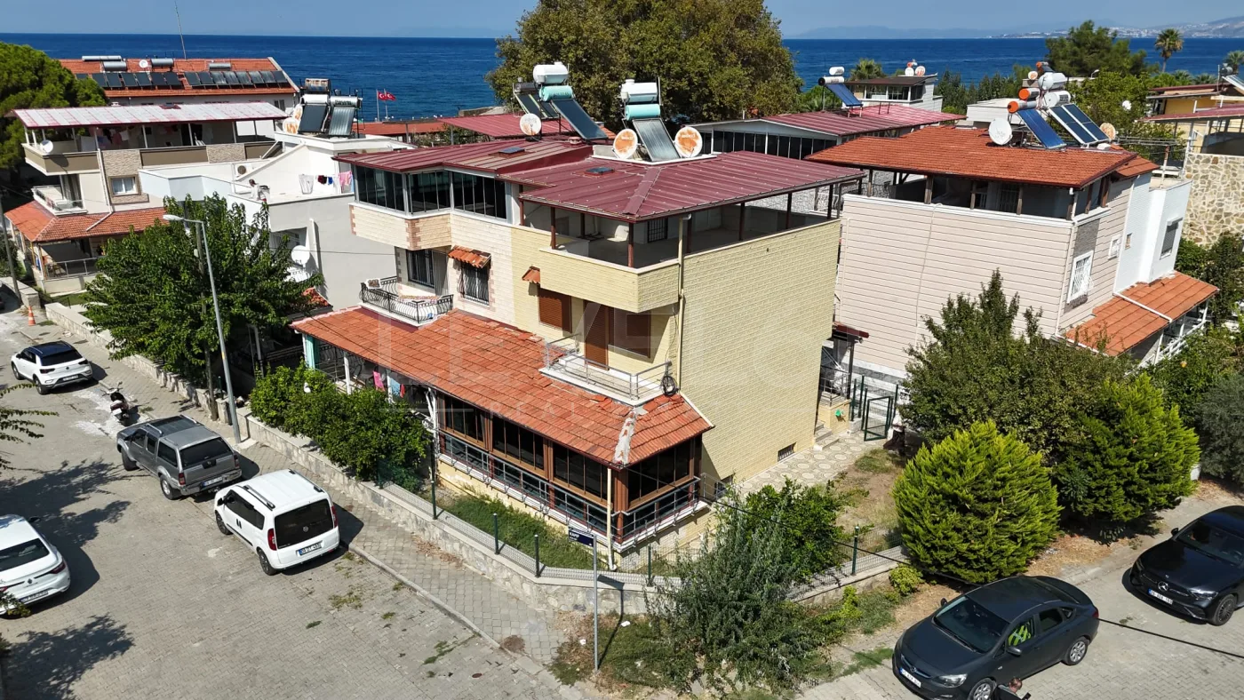 Güzelçamlı'da 3+1 Satılık Tripleks Villa
