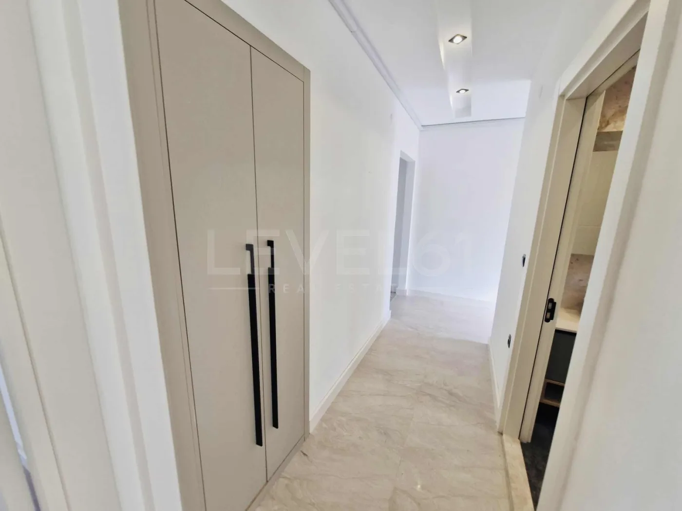 Kuşadası okullar bölgesinde geniş bahçe paylı 2+1
