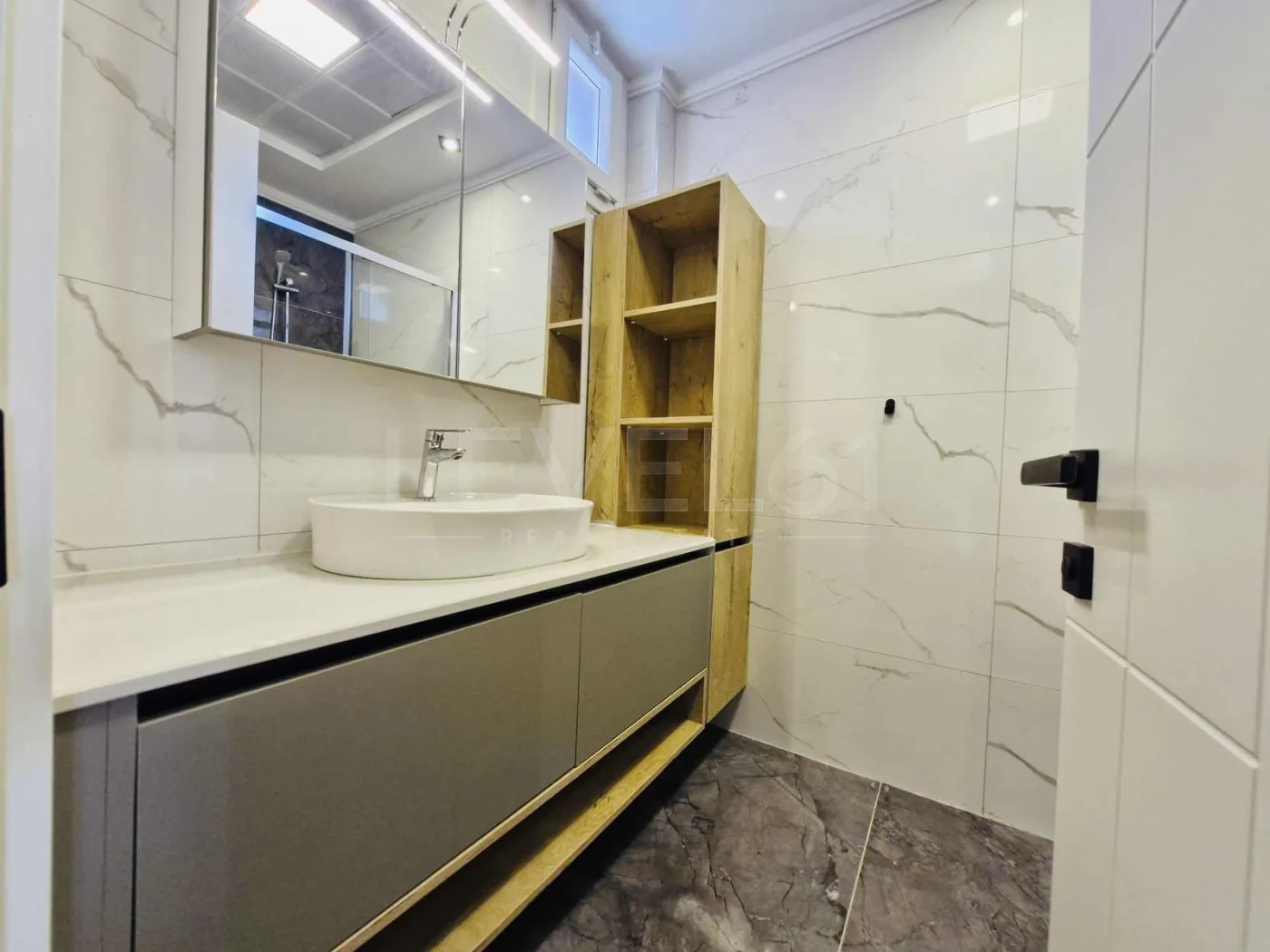 Kuşadası okullar bölgesinde geniş bahçe paylı 2+1