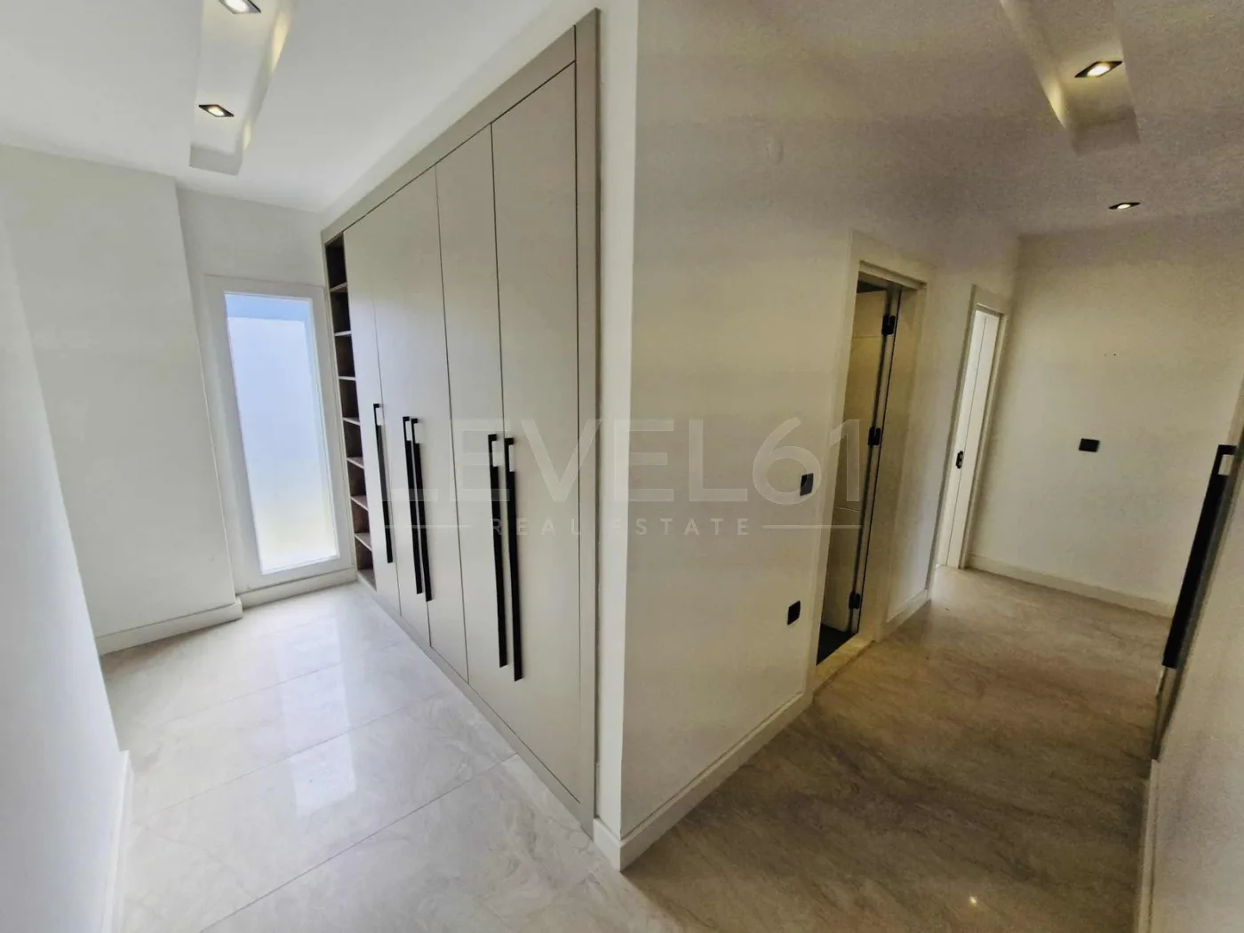 Kuşadası okullar bölgesinde geniş bahçe paylı 2+1