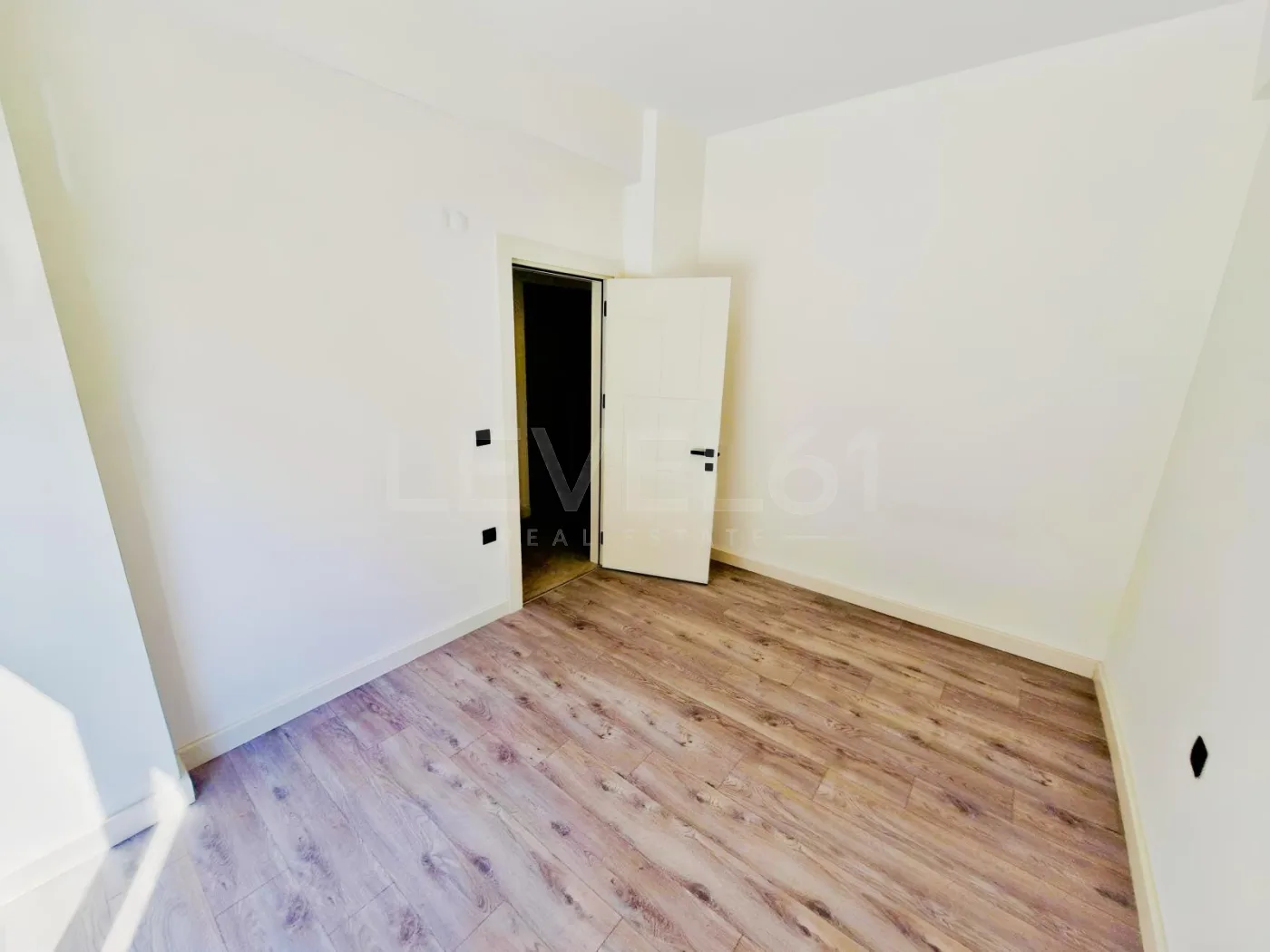 Kuşadası okullar bölgesinde geniş bahçe paylı 2+1