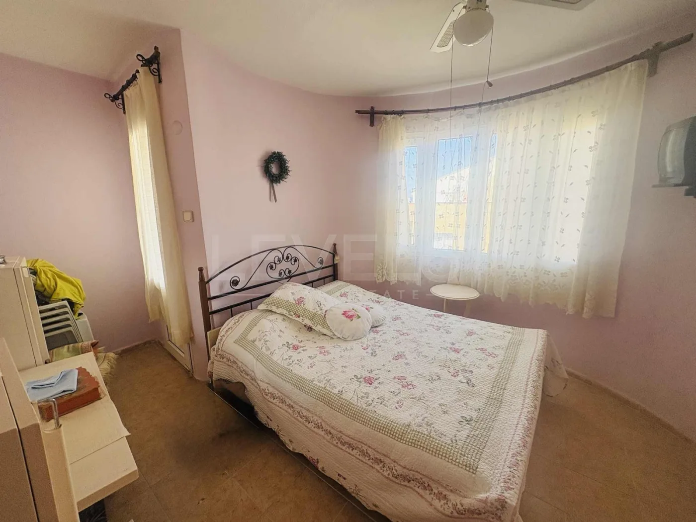 kuşadası kadınlar denizinde,site içerisinde köşe konum villa