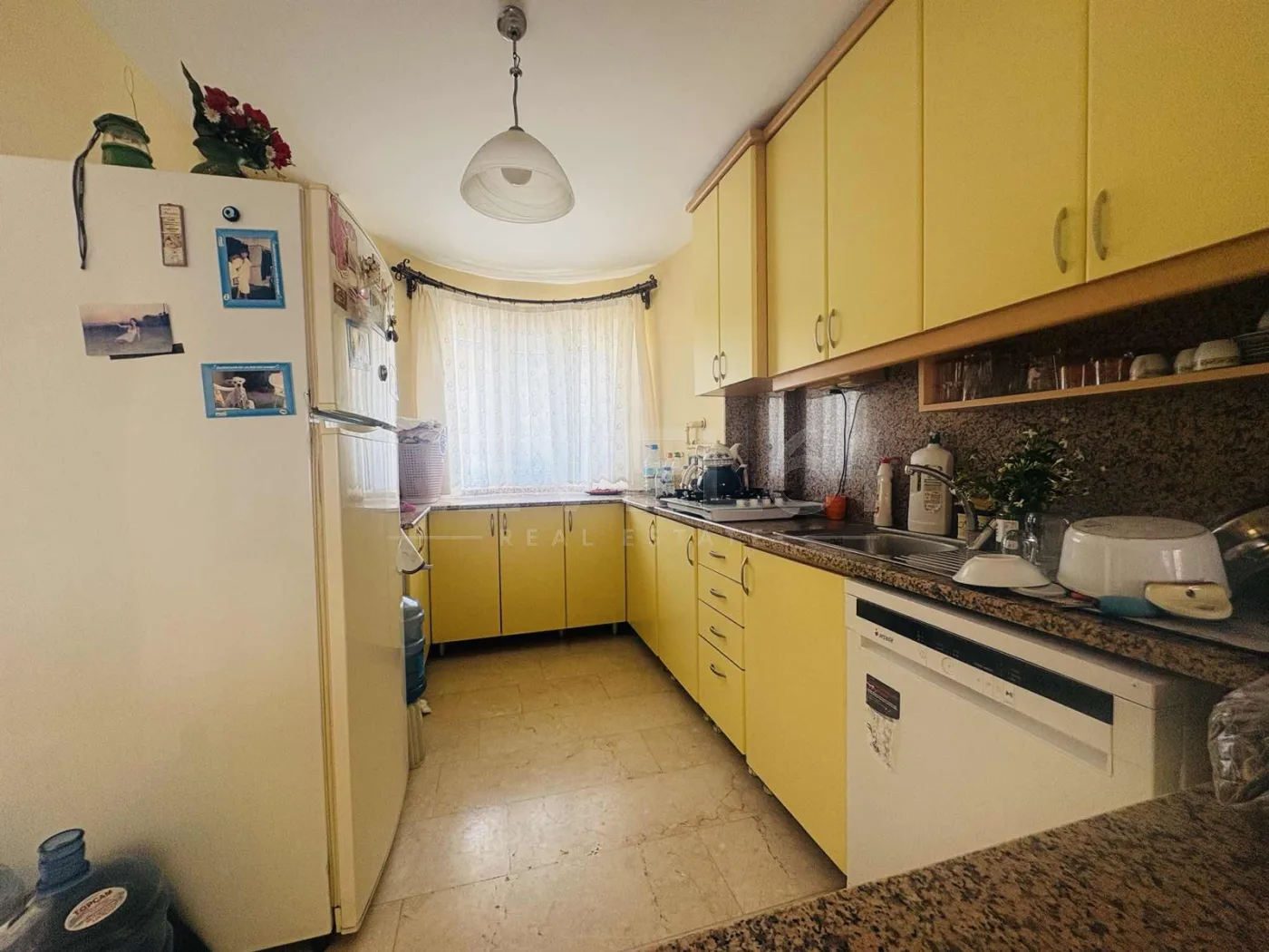 kuşadası kadınlar denizinde,site içerisinde köşe konum villa