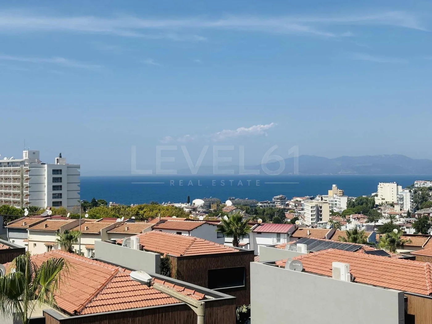 kuşadası kadınlar denizinde,site içerisinde köşe konum villa