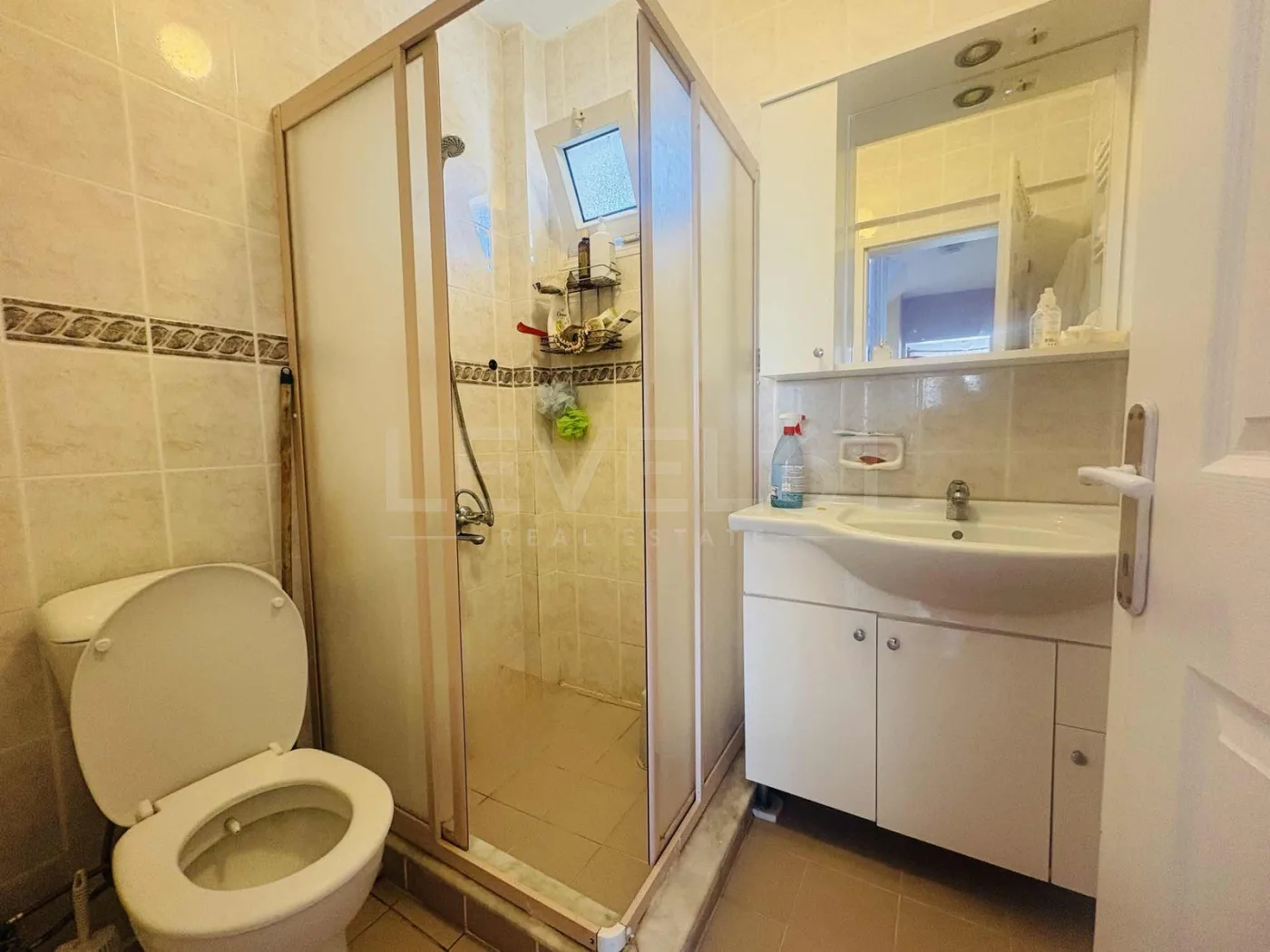 kuşadası kadınlar denizinde,site içerisinde köşe konum villa