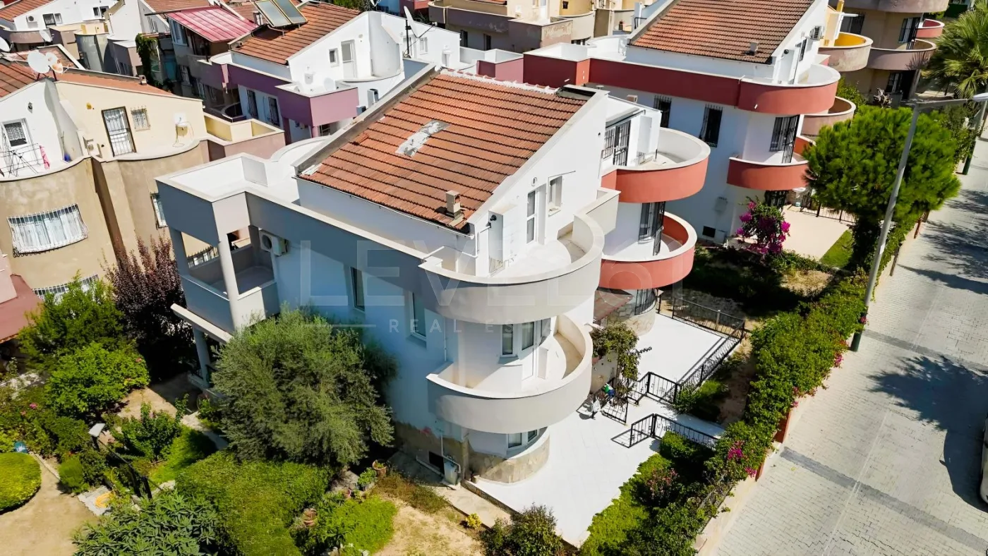 kuşadası kadınlar denizinde,site içerisinde köşe konum villa