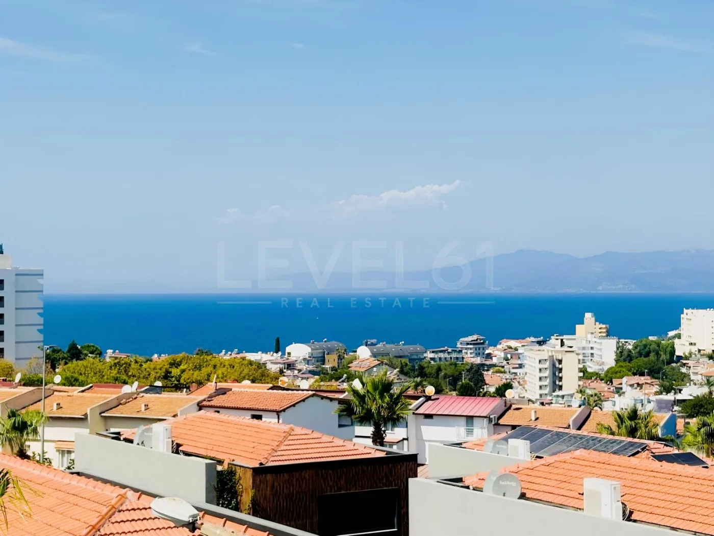 kuşadası kadınlar denizinde,site içerisinde köşe konum villa