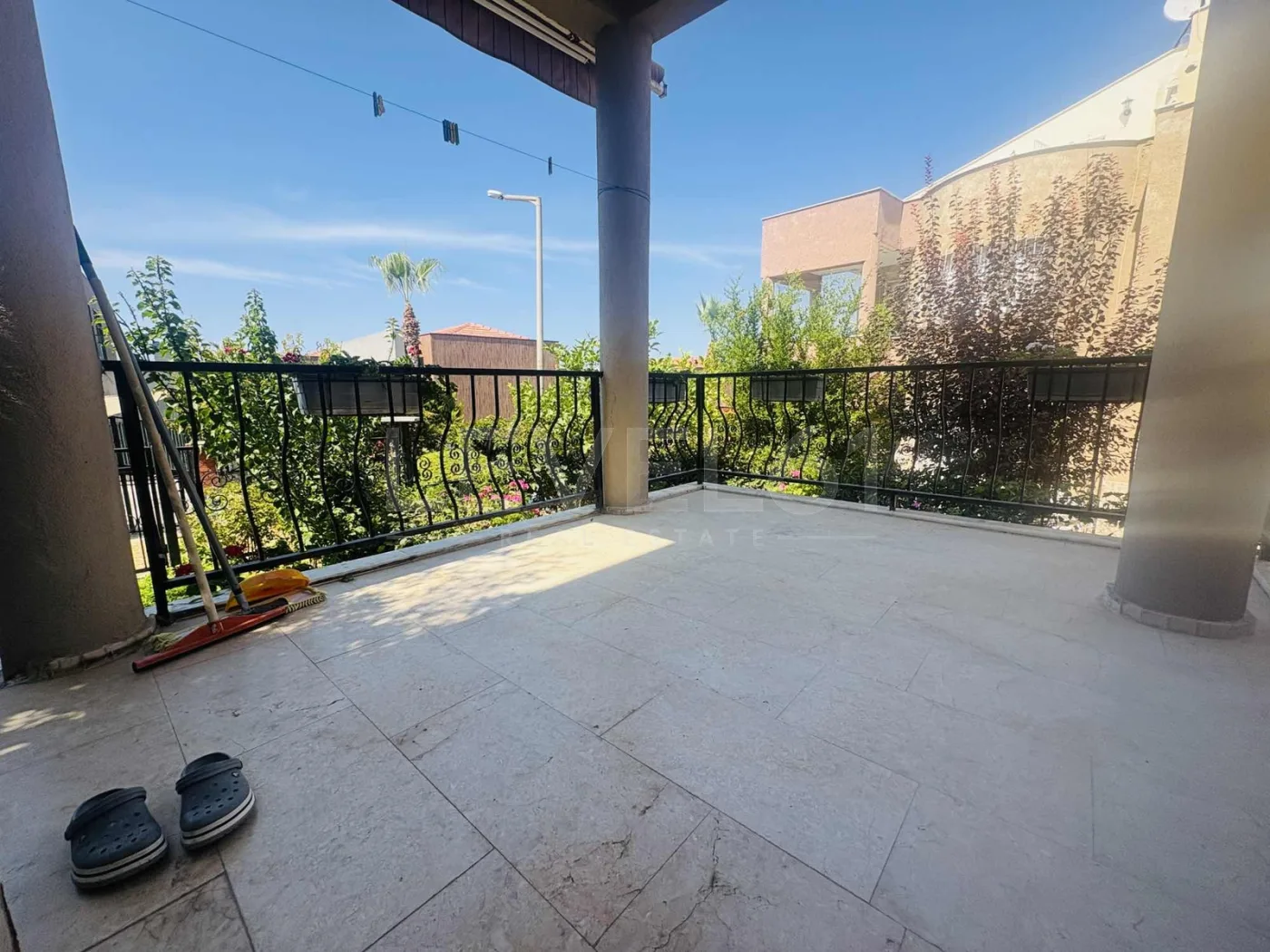 kuşadası kadınlar denizinde,site içerisinde köşe konum villa