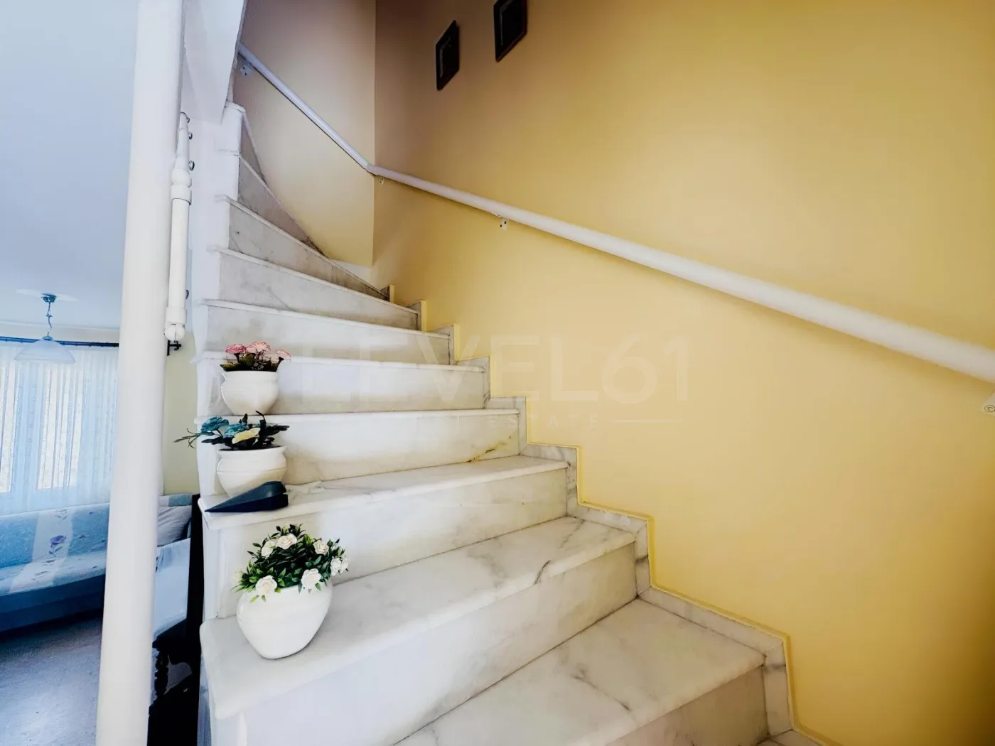 kuşadası kadınlar denizinde,site içerisinde köşe konum villa