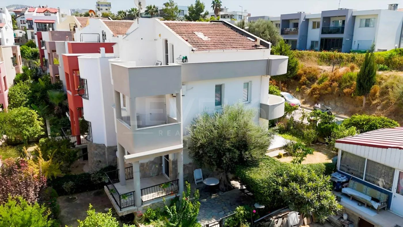 kuşadası kadınlar denizinde,site içerisinde köşe konum villa