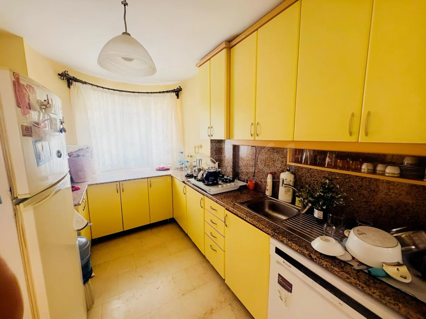 kuşadası kadınlar denizinde,site içerisinde köşe konum villa