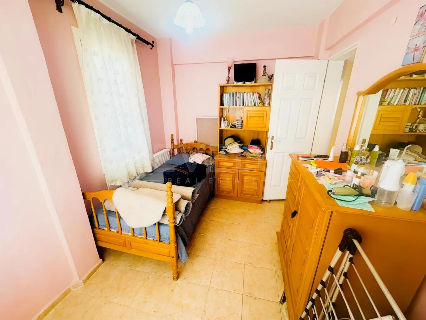 kuşadası kadınlar denizinde,site içerisinde köşe konum villa