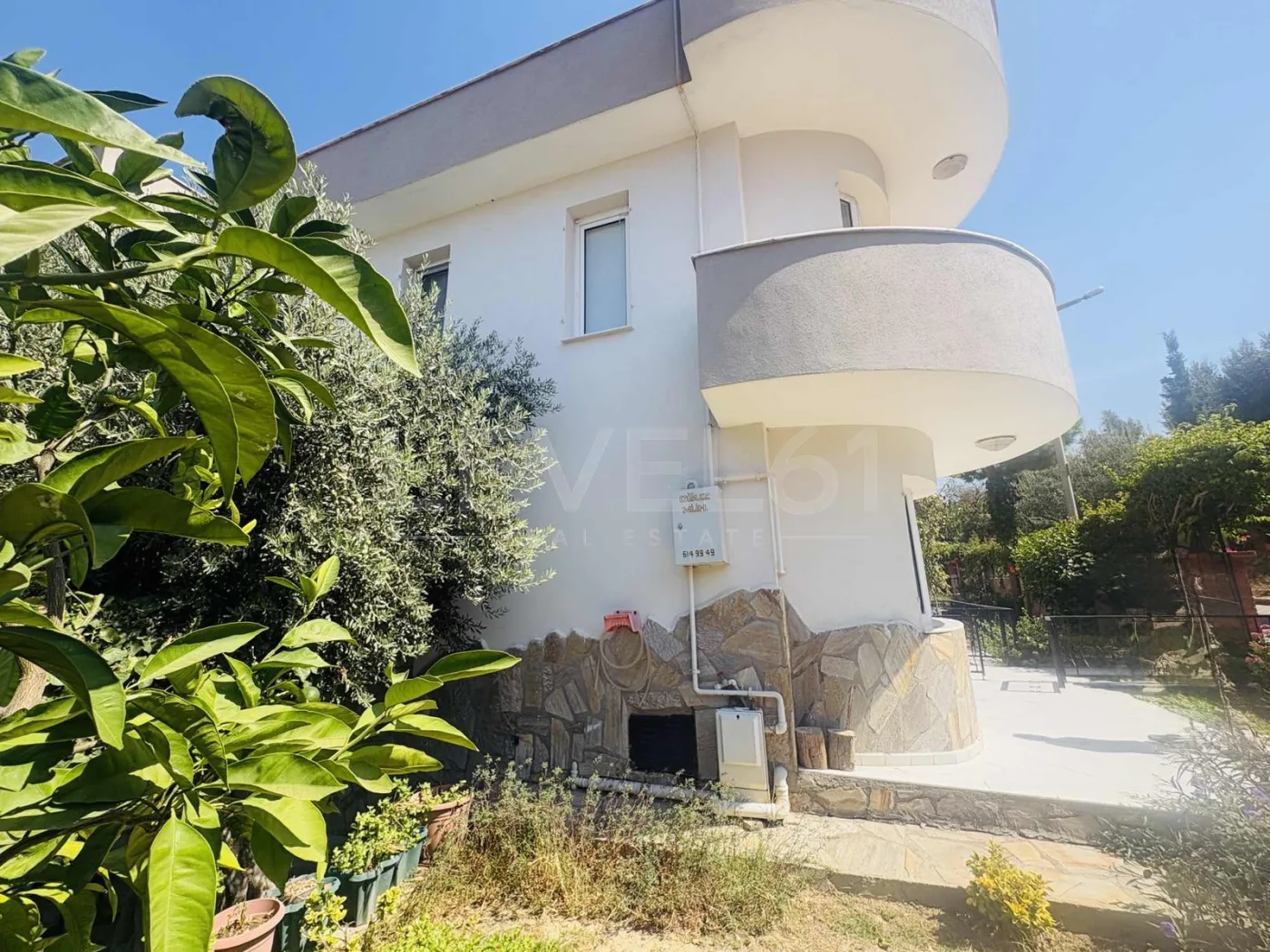 kuşadası kadınlar denizinde,site içerisinde köşe konum villa