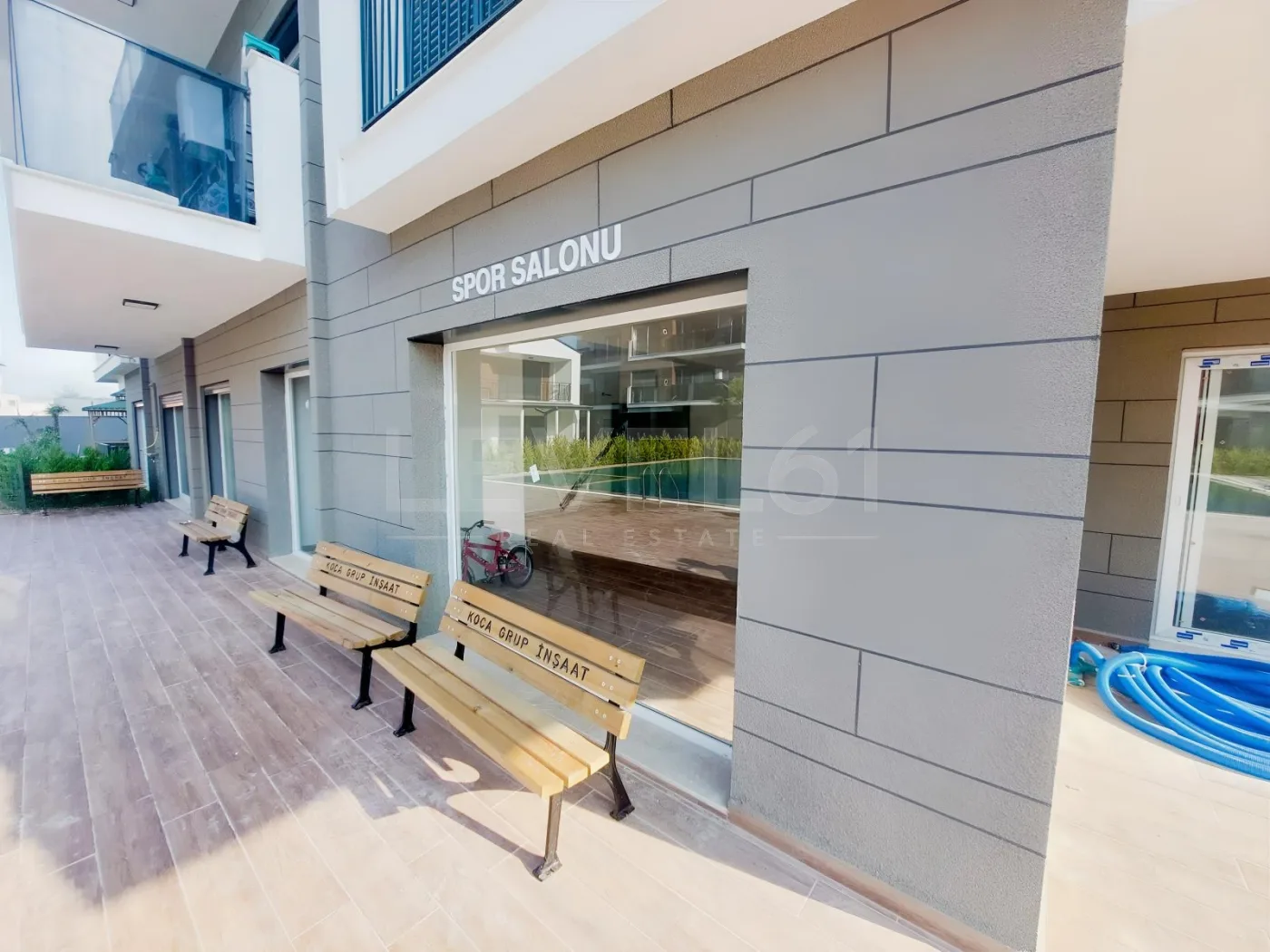 KUŞADASI MEVA SİTESİNDE DOĞALGAZ,KLİMA,CAM BALKON VE HAVUZ 3+1