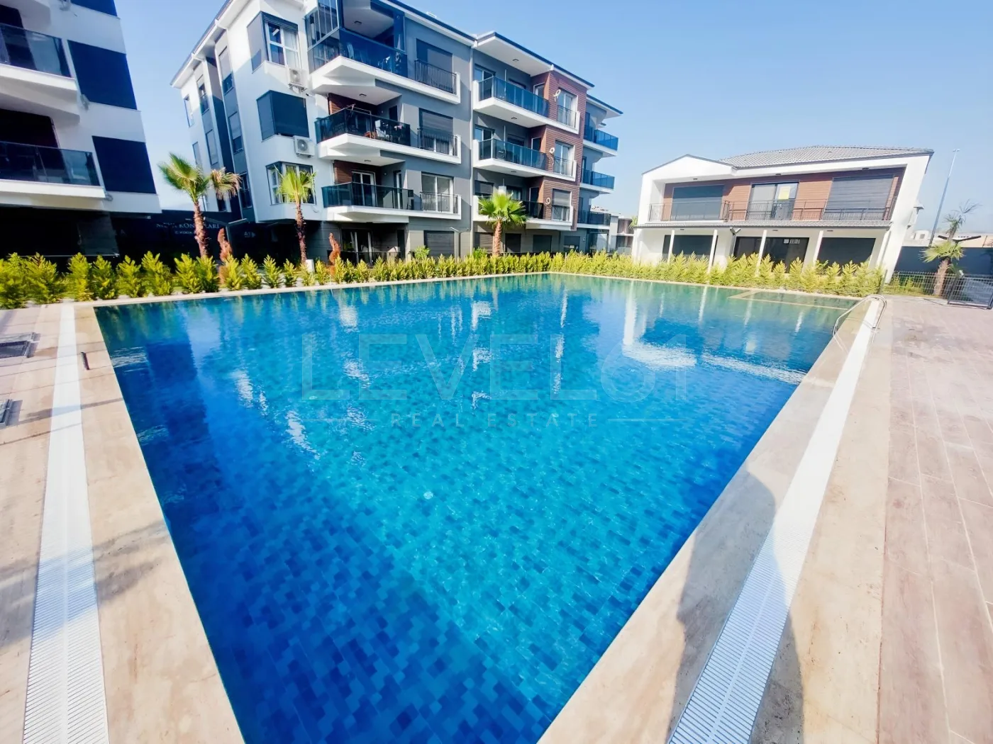 KUŞADASI MEVA SİTESİNDE DOĞALGAZ,KLİMA,CAM BALKON VE HAVUZ 3+1