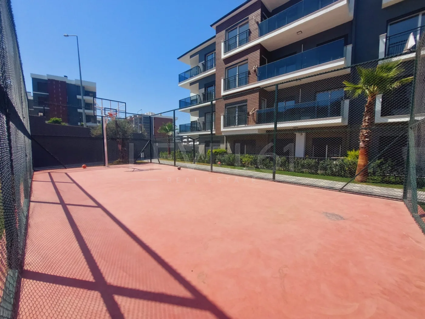 KUŞADASI MEVA SİTESİNDE DOĞALGAZ,KLİMA,CAM BALKON VE HAVUZ 3+1