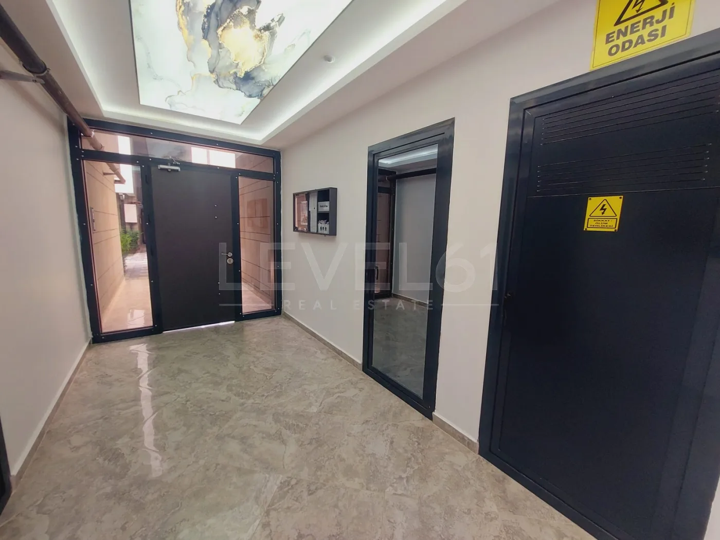KUŞADASI MEVA SİTESİNDE DOĞALGAZ,KLİMA,CAM BALKON VE HAVUZ 3+1