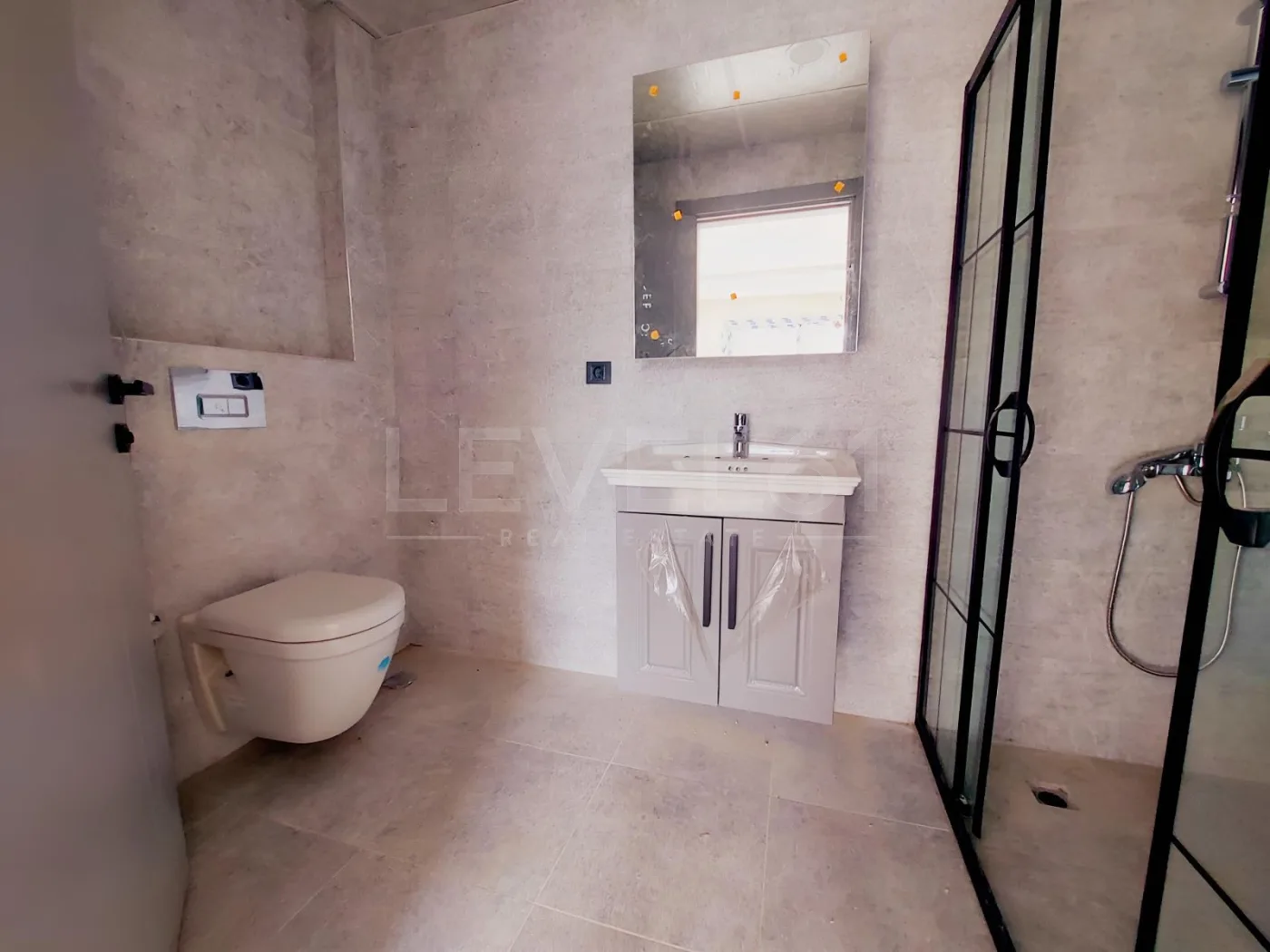 KUŞADASI MEVA SİTESİNDE DOĞALGAZ,KLİMA,CAM BALKON VE HAVUZ 3+1
