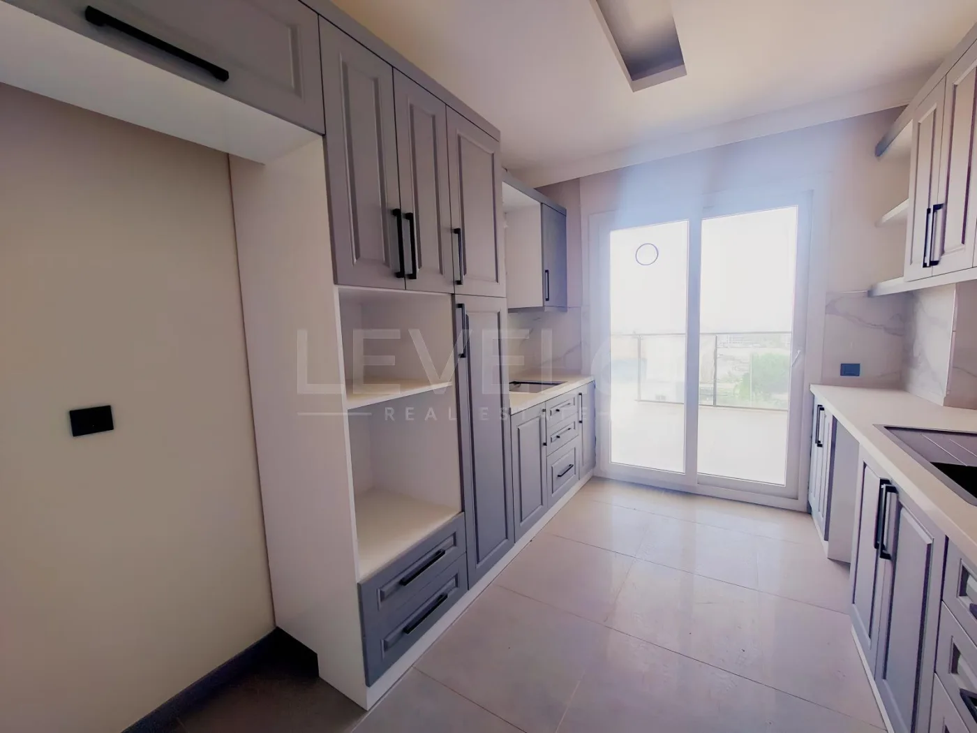 KUŞADASI MEVA SİTESİNDE DOĞALGAZ,KLİMA,CAM BALKON VE HAVUZ 3+1
