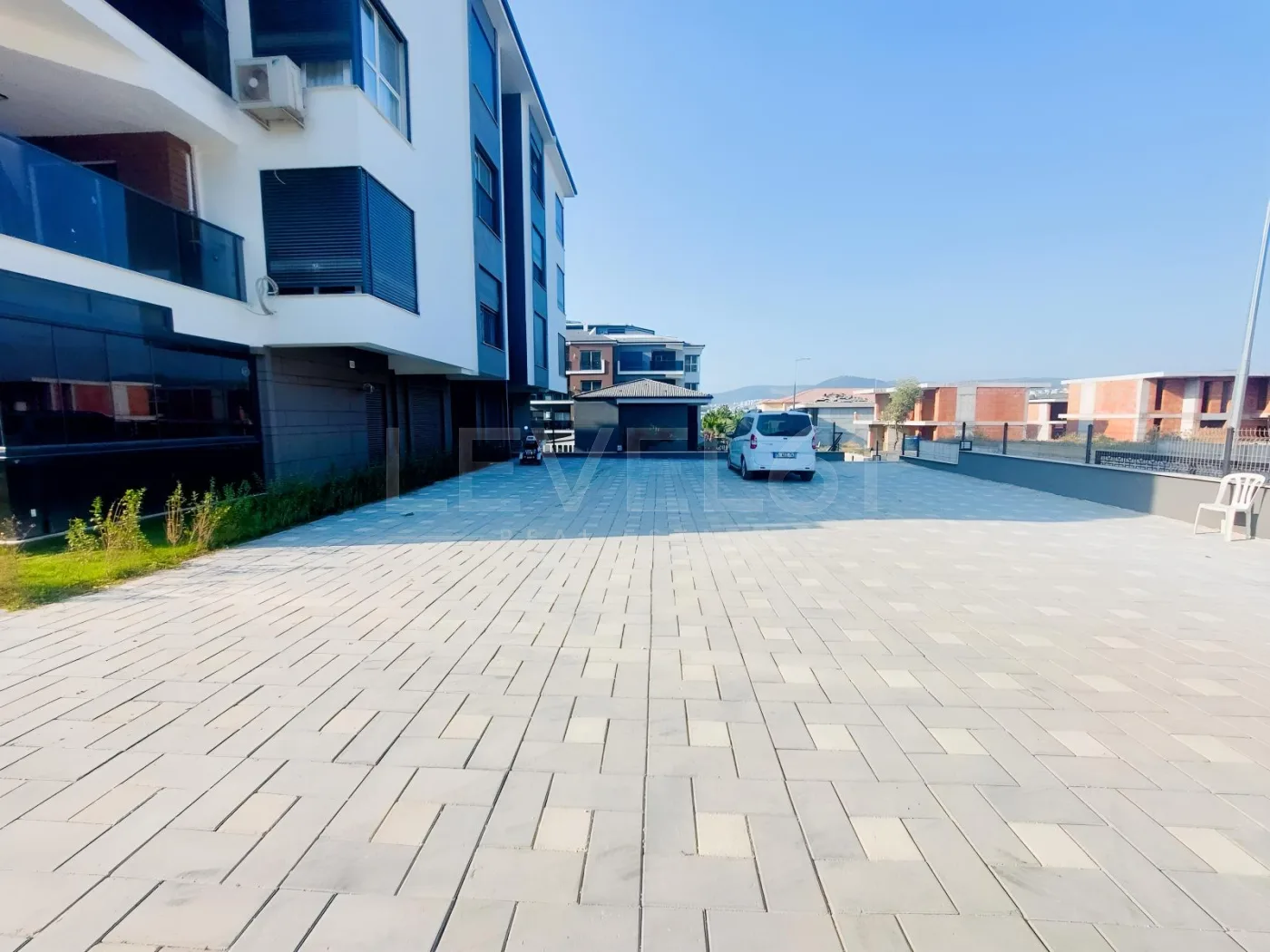 KUŞADASI MEVA SİTESİNDE DOĞALGAZ,KLİMA,CAM BALKON VE HAVUZ 3+1