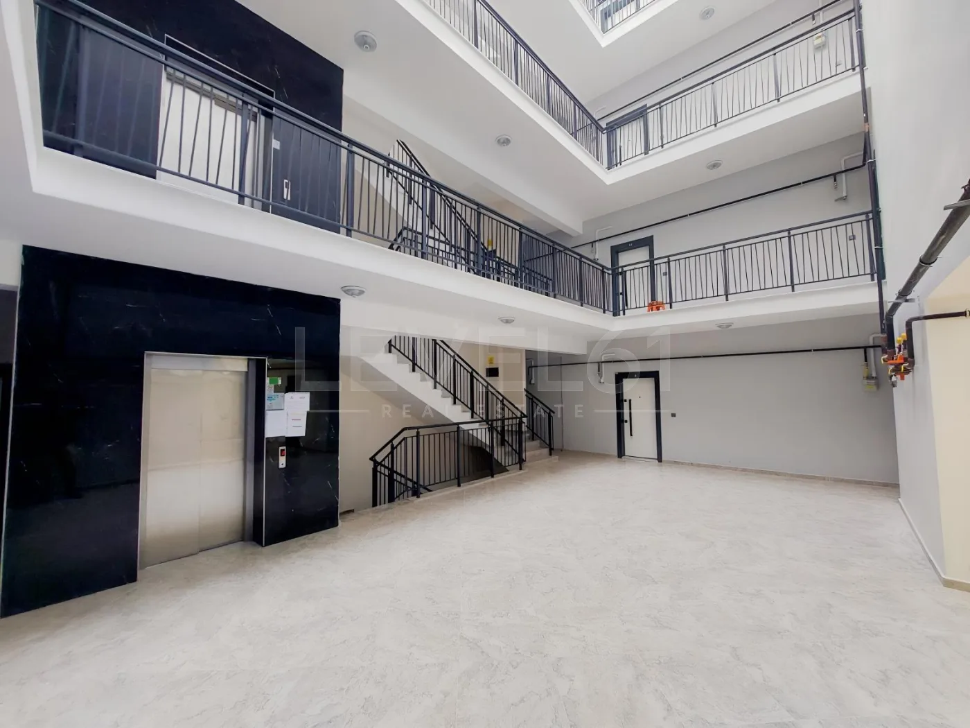 KUŞADASI MEVA SİTESİNDE DOĞALGAZ,KLİMA,CAM BALKON VE HAVUZ 3+1