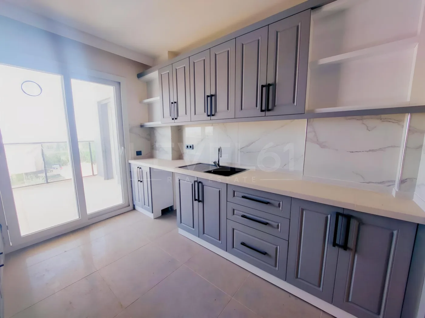 KUŞADASI MEVA SİTESİNDE DOĞALGAZ,KLİMA,CAM BALKON VE HAVUZ 3+1
