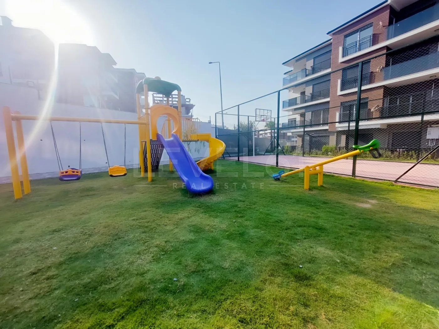 KUŞADASI MEVA SİTESİNDE DOĞALGAZ,KLİMA,CAM BALKON VE HAVUZ 3+1