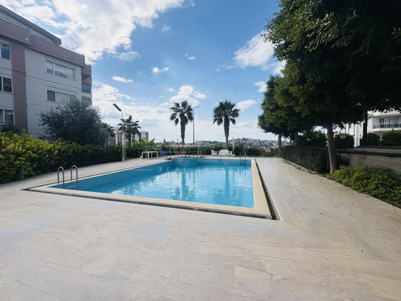 Kuşadası Otogar Arkasında Deniz Manzaralı 2+1