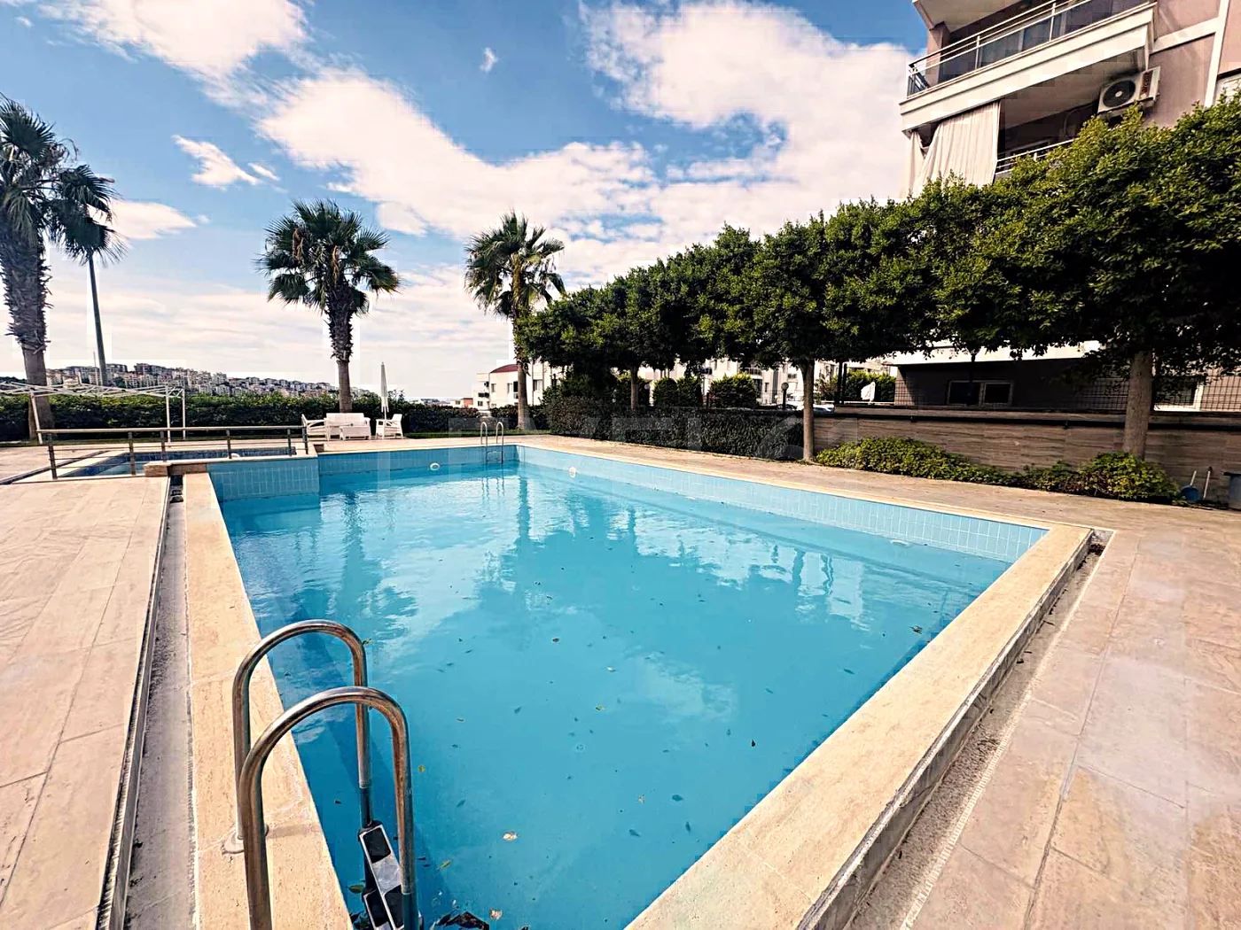 Kuşadası Otogar Arkasında Deniz Manzaralı 2+1