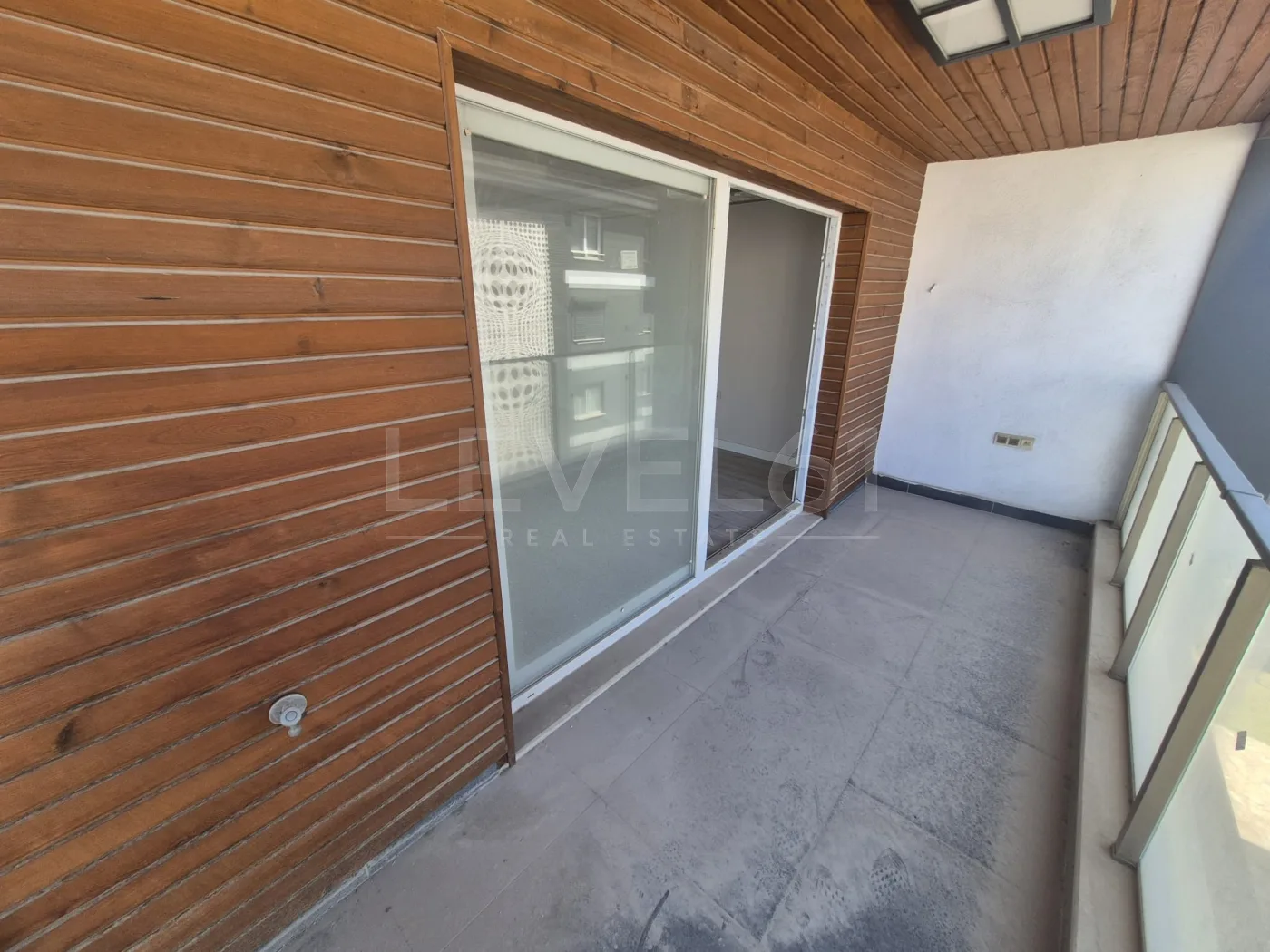 Kuşadası Otogar Arkası 3+1 Yüzme Havuzlu Satılık Daire