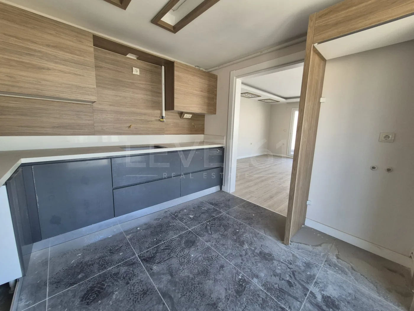 Kuşadası Otogar Arkası 3+1 Yüzme Havuzlu Satılık Daire