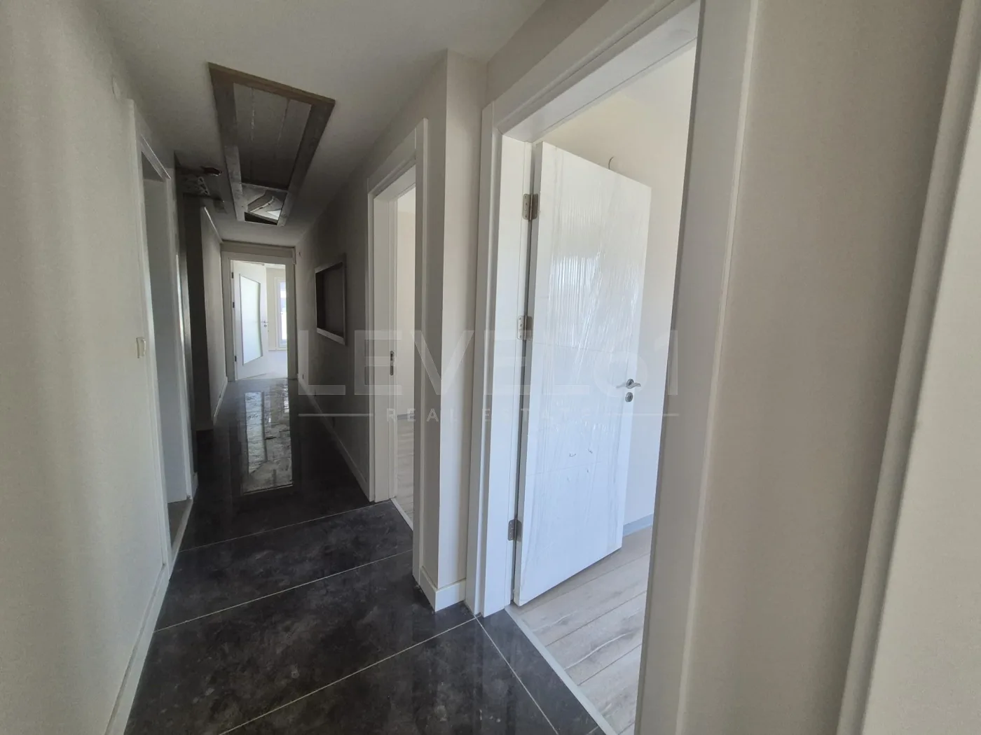 Kuşadası Otogar Arkası 3+1 Yüzme Havuzlu Satılık Daire