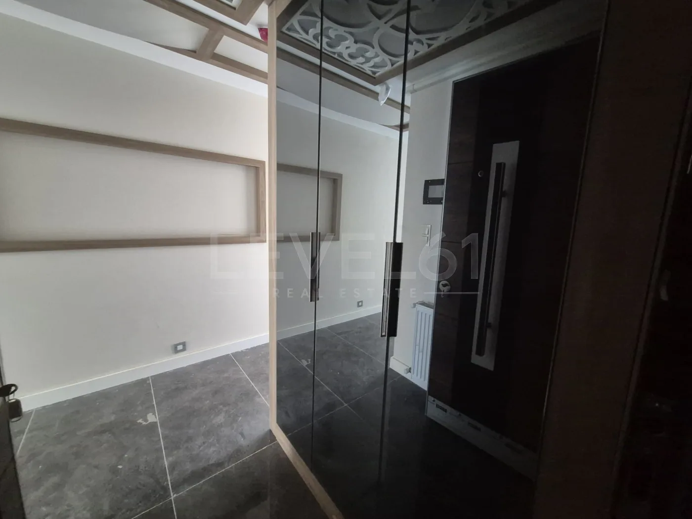 Kuşadası Otogar Arkası 3+1 Yüzme Havuzlu Satılık Daire