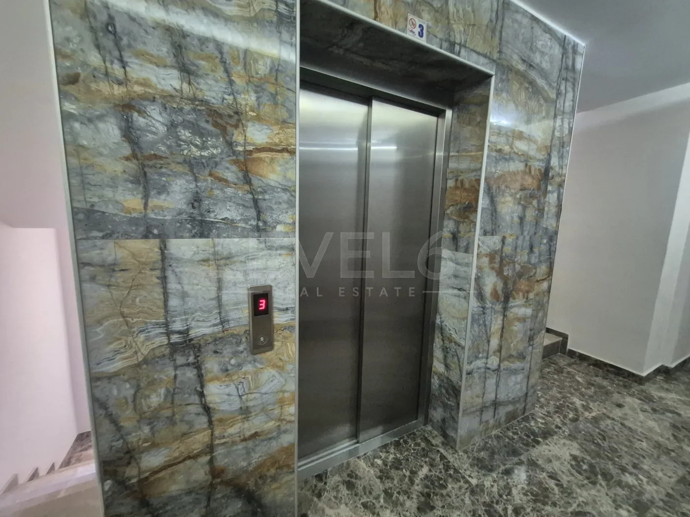 Kuşadası Otogar Arkası 3+1 Yüzme Havuzlu Satılık Daire