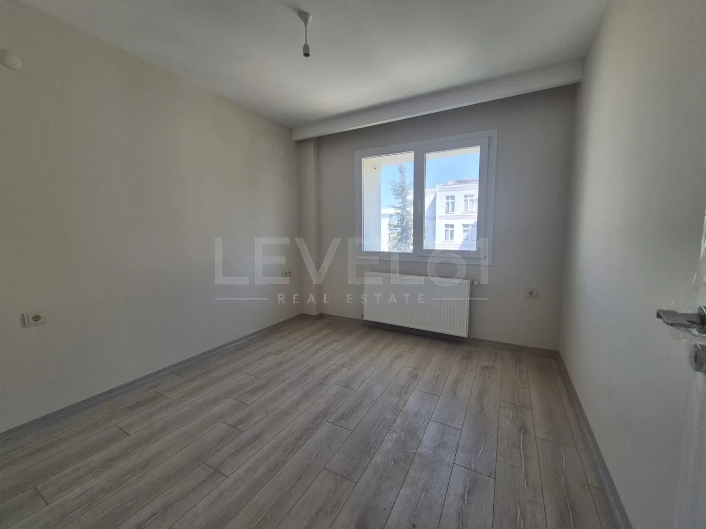 Kuşadası Otogar Arkası 3+1 Yüzme Havuzlu Satılık Daire