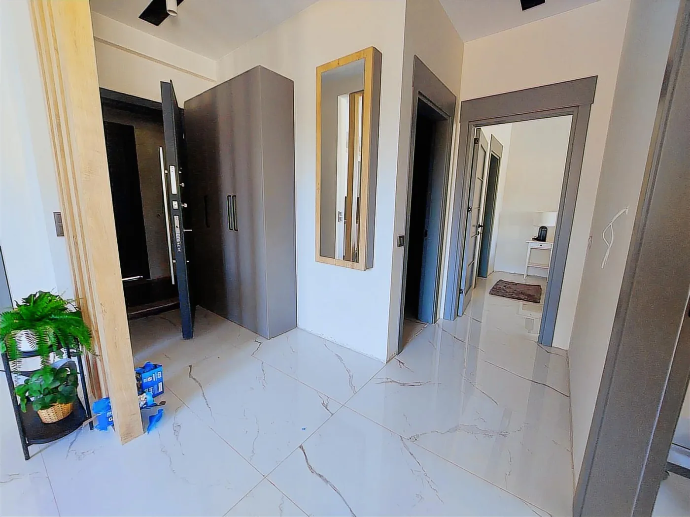 KUŞADASI MERKEZDE D.GAZLI YENİ SİTEDE SATILIK 2+1 DAİRE