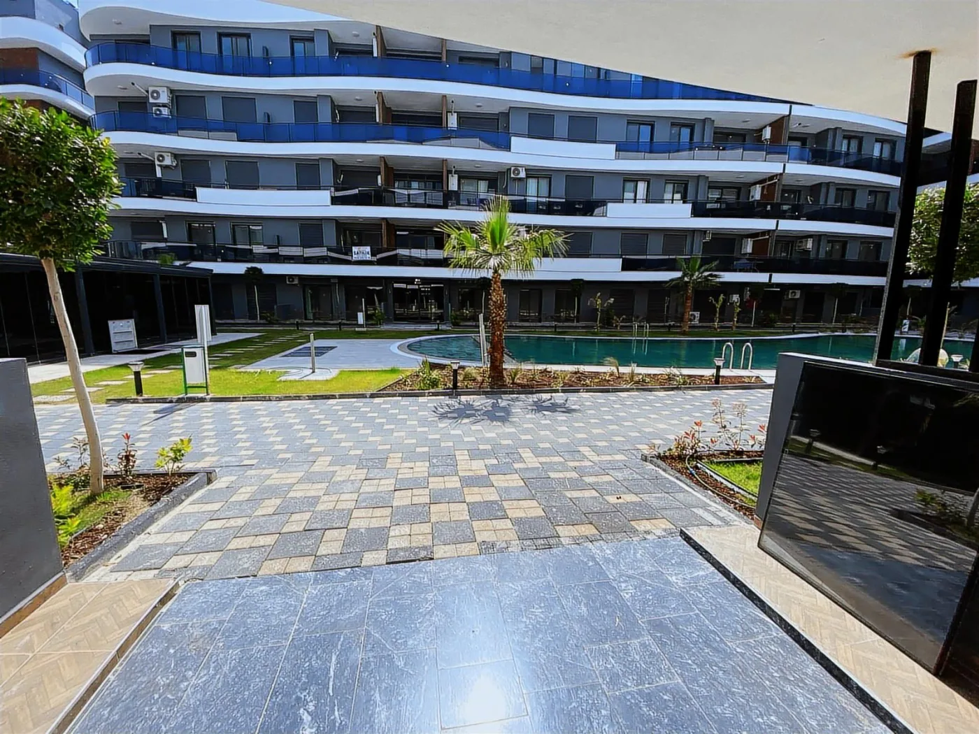 KUŞADASI MERKEZDE D.GAZLI YENİ SİTEDE SATILIK 2+1 DAİRE