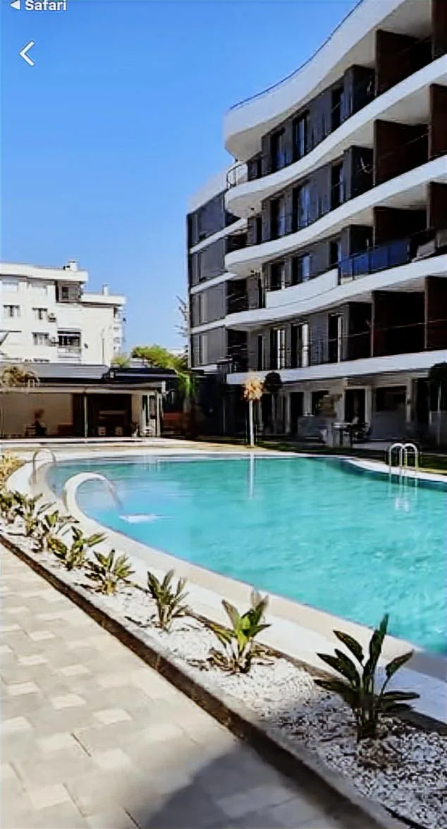 KUŞADASI MERKEZDE D.GAZLI YENİ SİTEDE SATILIK 2+1 DAİRE