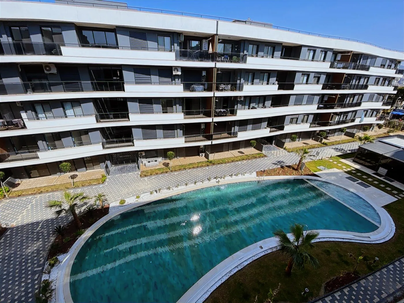 KUŞADASI MERKEZDE D.GAZLI YENİ SİTEDE SATILIK 2+1 DAİRE