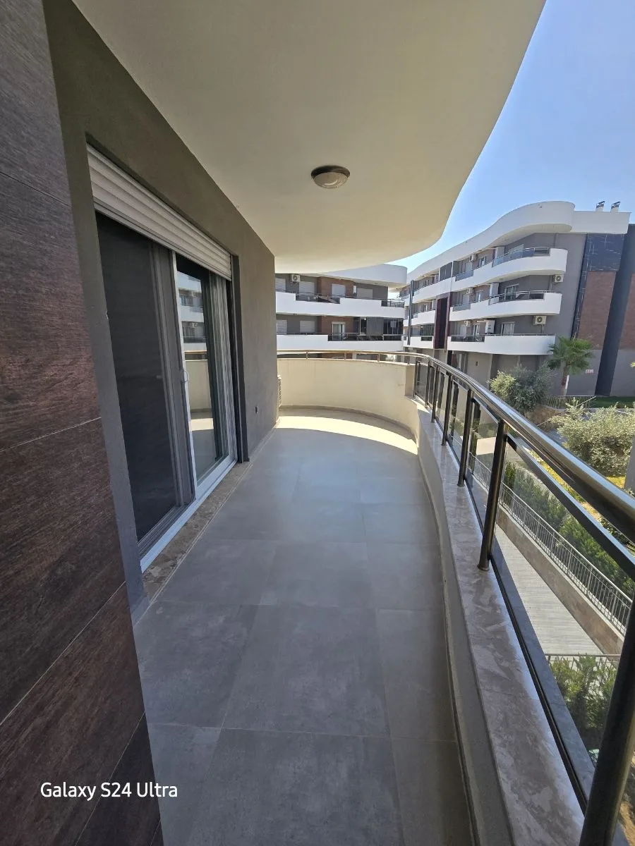 KUŞADASINDA SİTE İÇİNDE HAVUZLU KAPALI MUTFAK SATILIK 3+1DAİRE