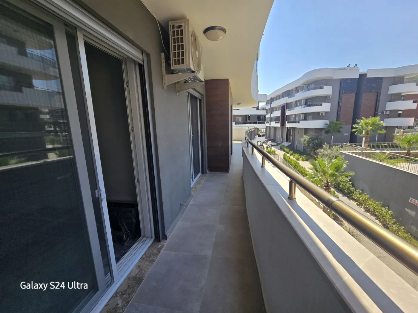 KUŞADASINDA SİTE İÇİNDE HAVUZLU KAPALI MUTFAK SATILIK 3+1DAİRE