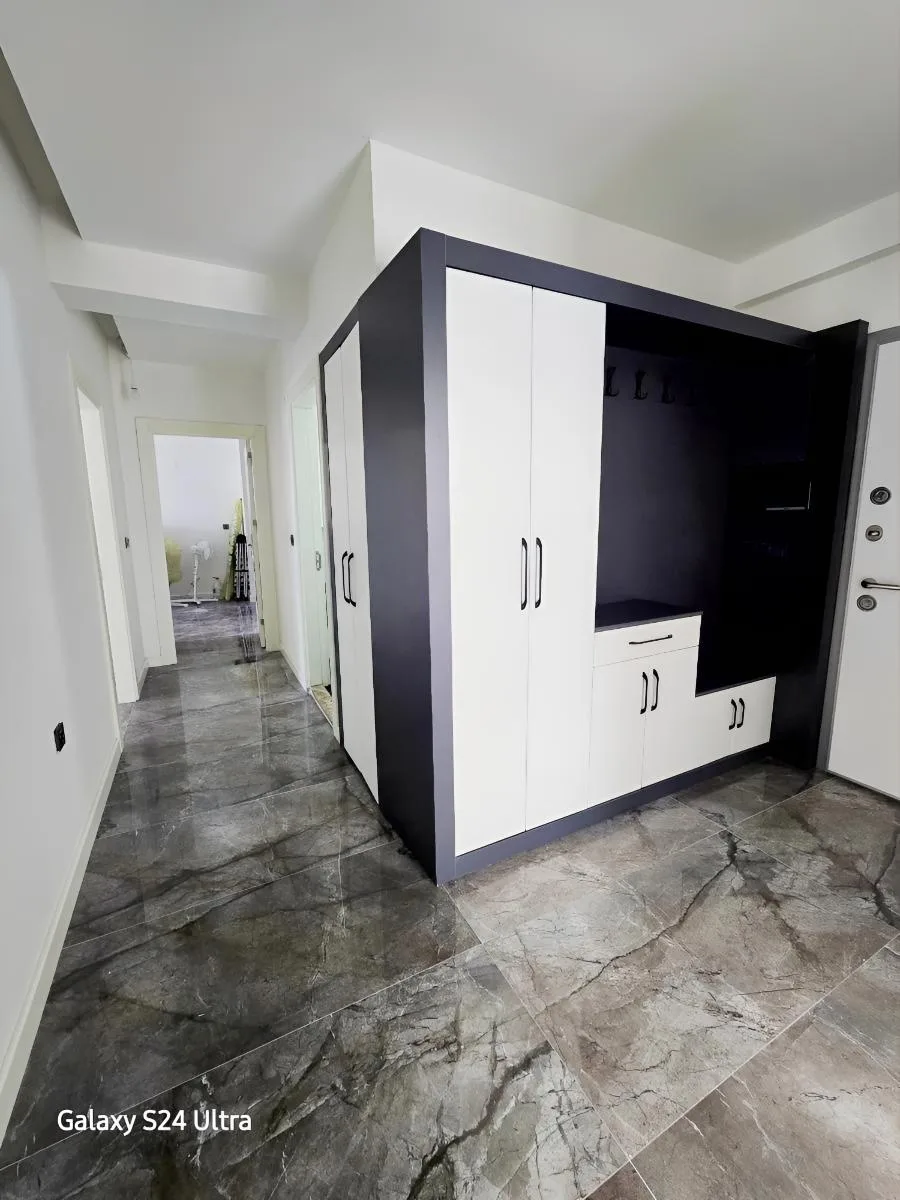 KUŞADASINDA SİTE İÇİNDE HAVUZLU KAPALI MUTFAK SATILIK 3+1DAİRE