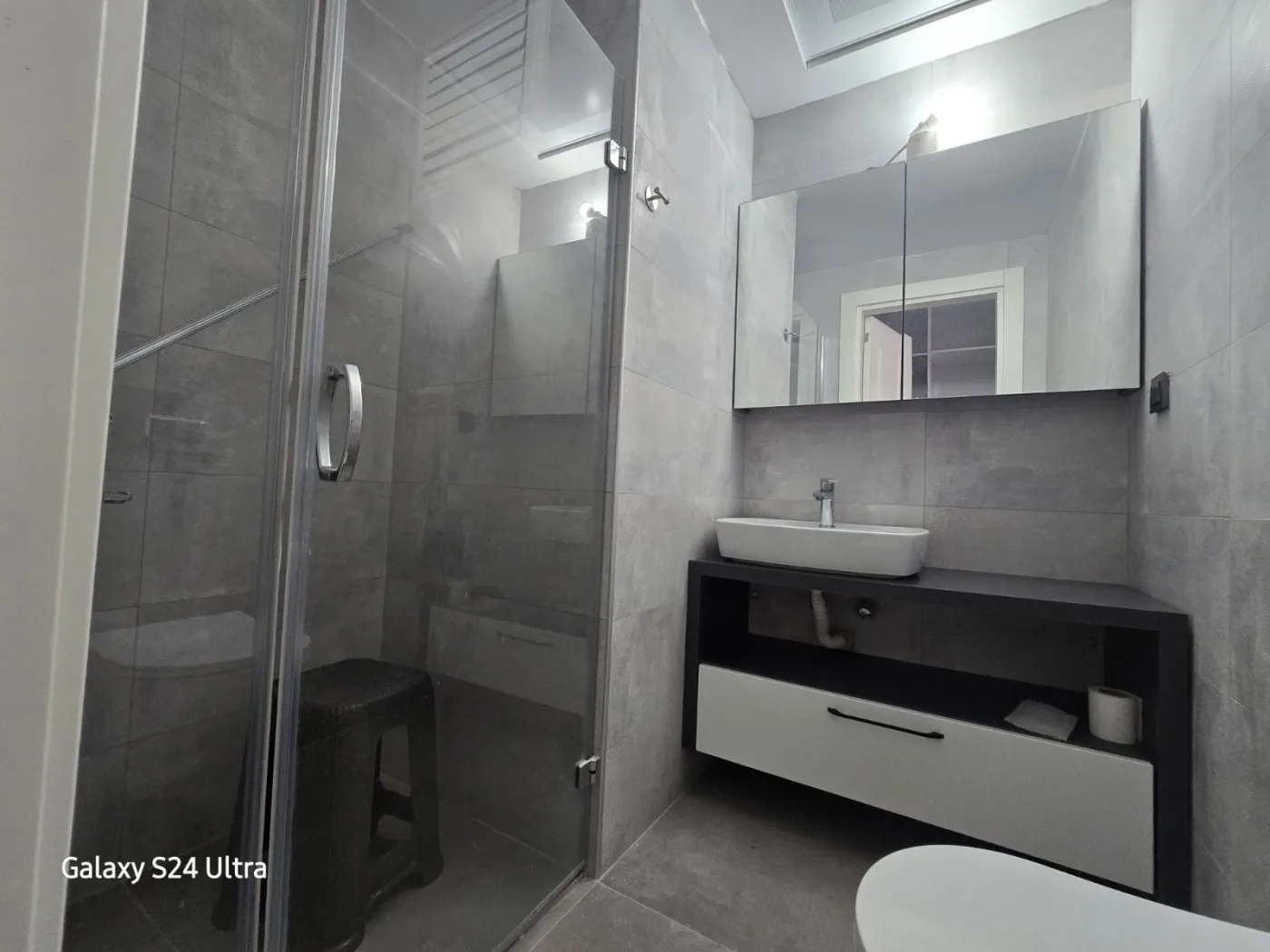 KUŞADASINDA SİTE İÇİNDE HAVUZLU KAPALI MUTFAK SATILIK 3+1DAİRE