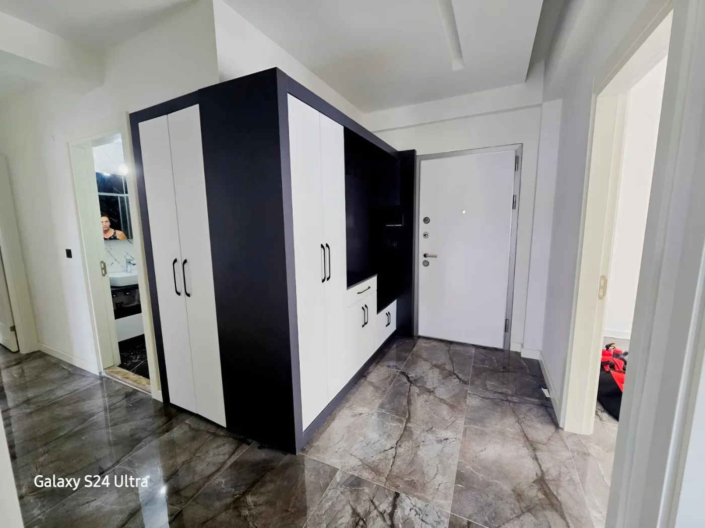 KUŞADASINDA SİTE İÇİNDE HAVUZLU KAPALI MUTFAK SATILIK 3+1DAİRE