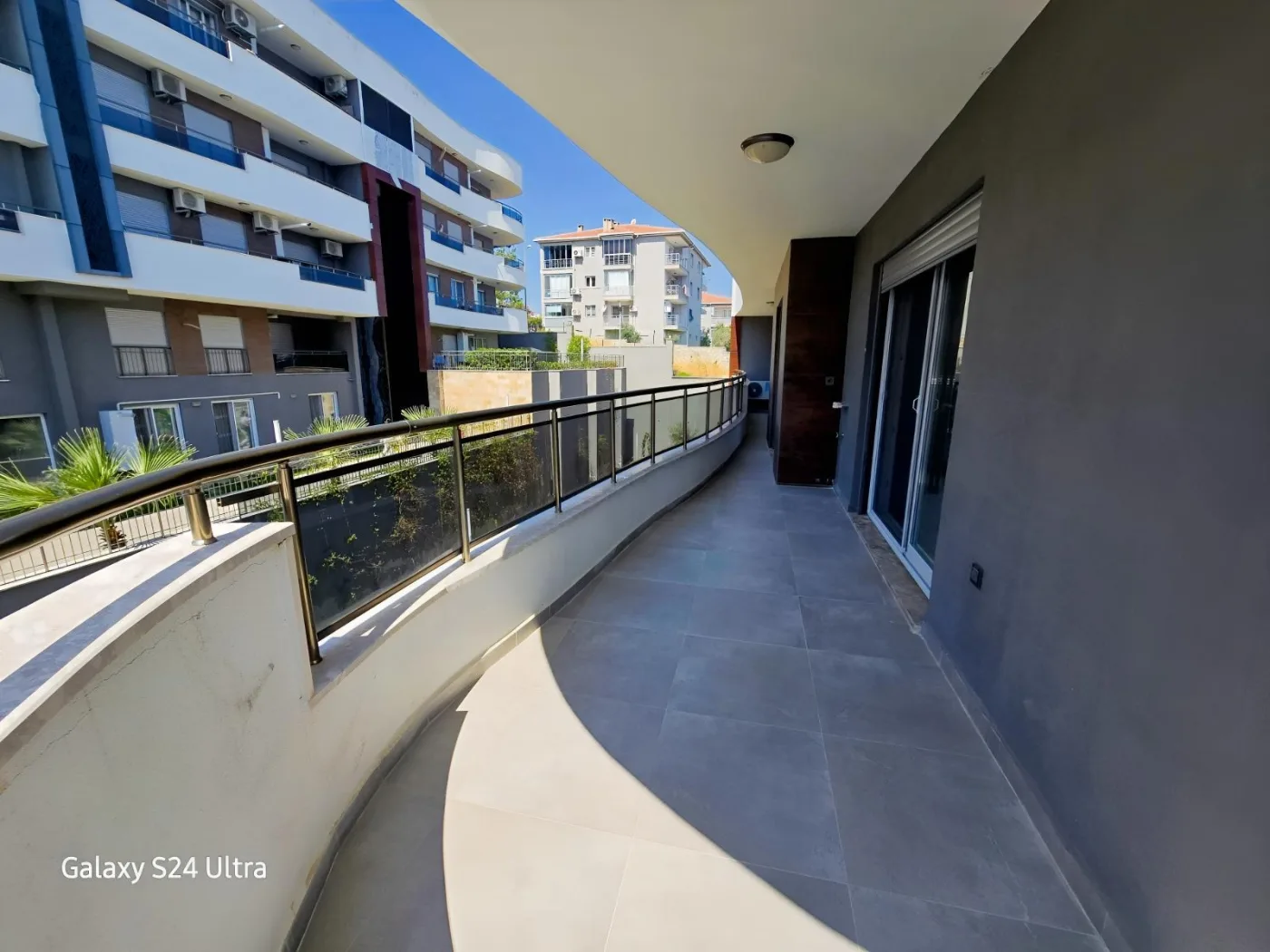 KUŞADASINDA SİTE İÇİNDE HAVUZLU KAPALI MUTFAK SATILIK 3+1DAİRE