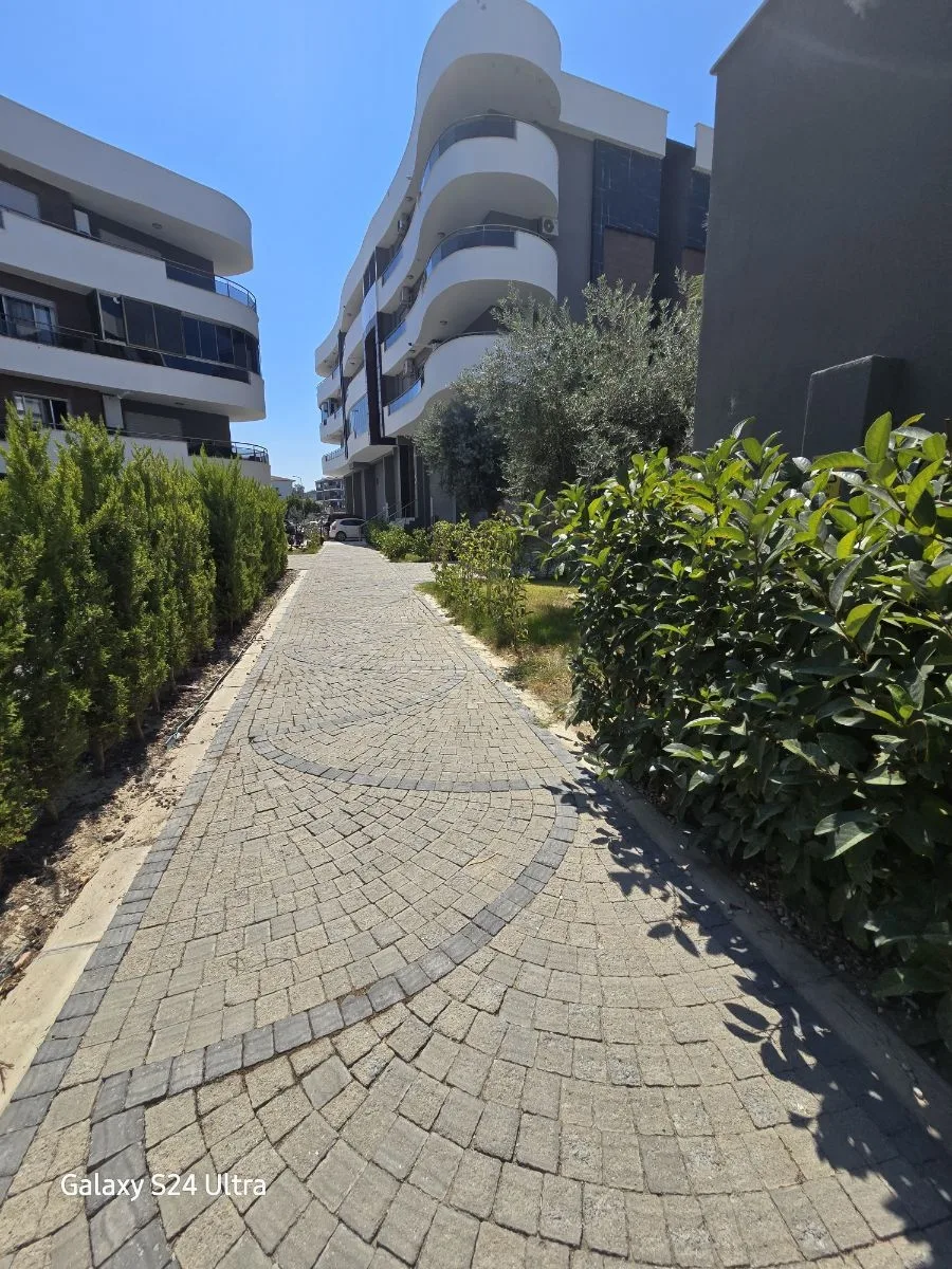 KUŞADASINDA SİTE İÇİNDE HAVUZLU KAPALI MUTFAK SATILIK 3+1DAİRE